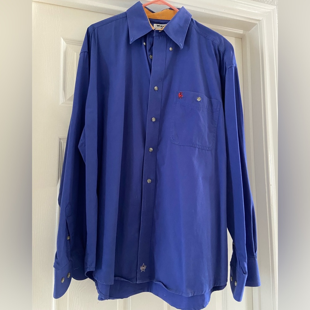 Vintage Wrangler PBR Men’s button down blue long sleeved shirt. Size XL